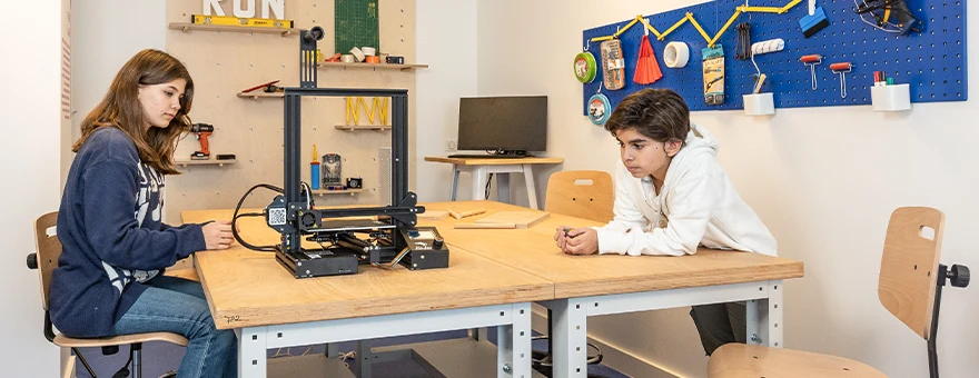 Salle de classe Ecole A avec des élèves du collège